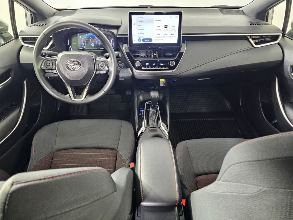 Used 2025 Toyota Corolla SE w/ SE Premium Package image 21