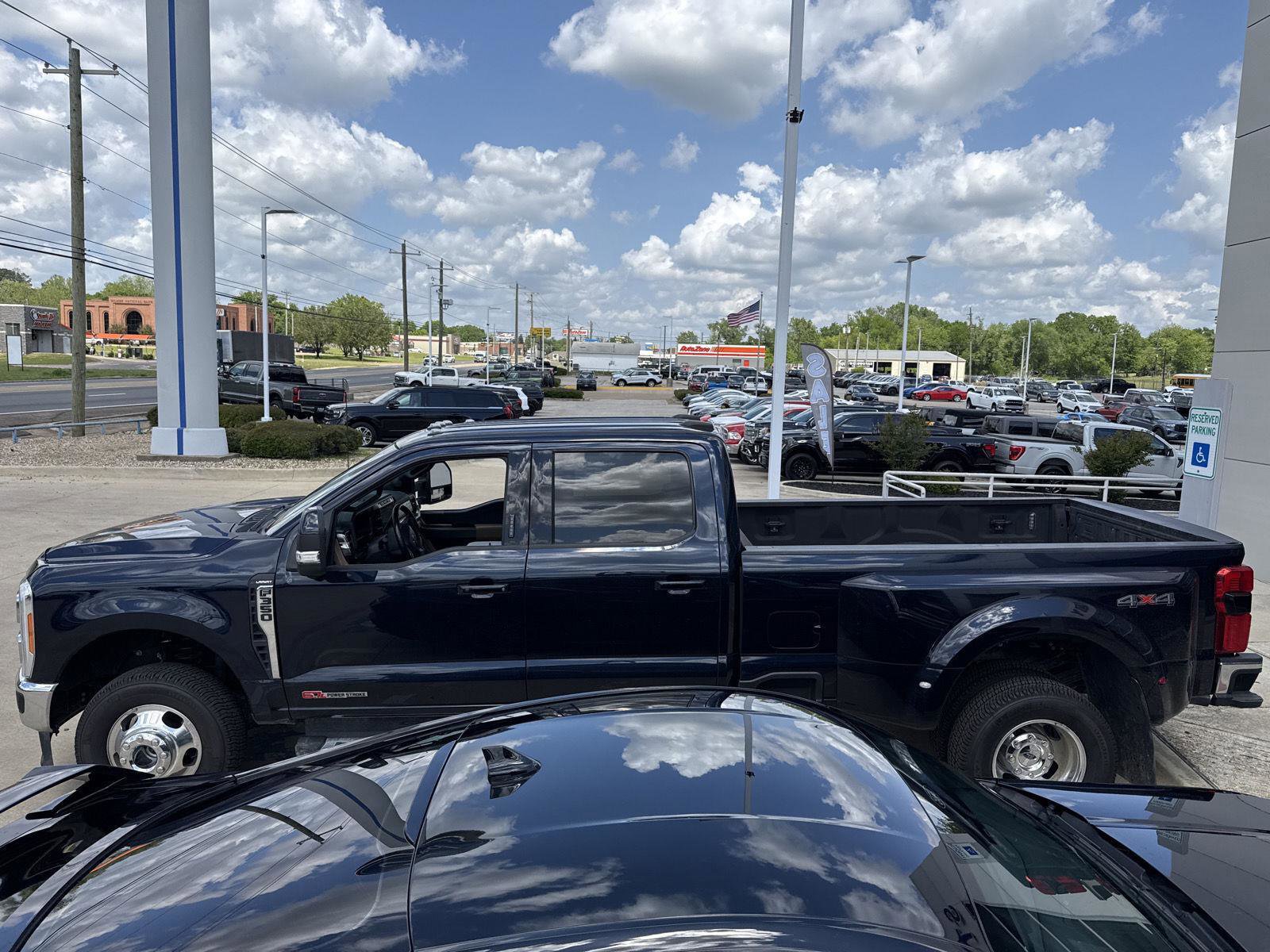 Used 2023 Ford F350 Lariat image 4