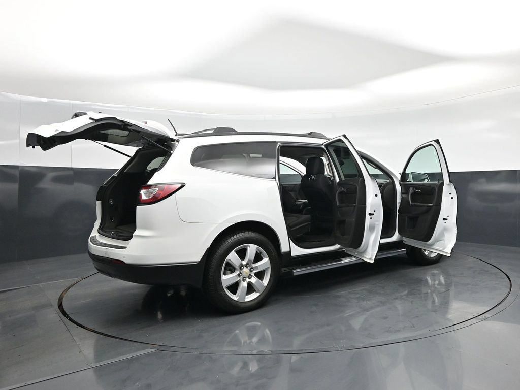 Used 2017 Chevrolet Traverse LT w/ Style and Technology Package FWD image 5