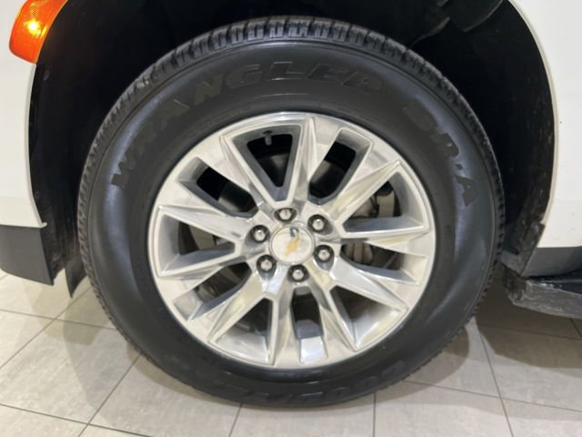 Used 2023 Chevrolet Suburban Premier image 31