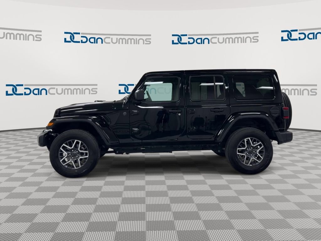 Used 2025 Jeep Wrangler Sahara image 5