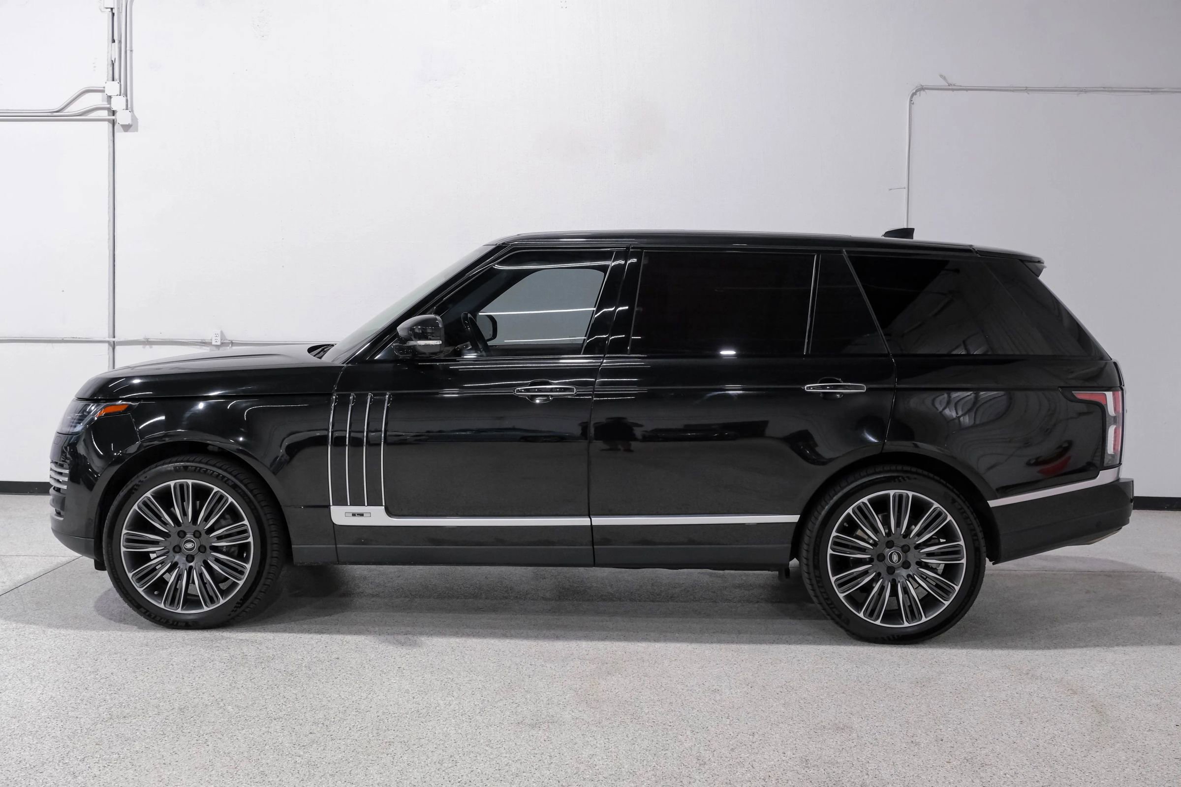Used 2019 Land Rover Range Rover Long Wheelbase Autobiography image 9