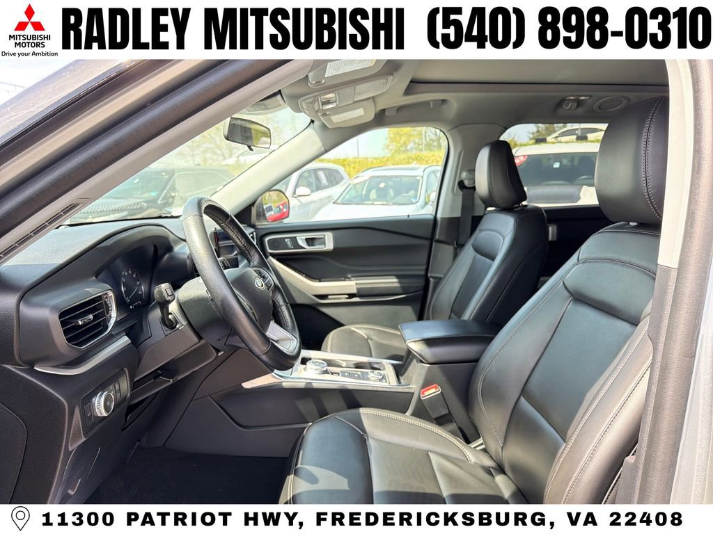 Used 2022 Ford Explorer XLT w/ Equipment Group 202A image 3