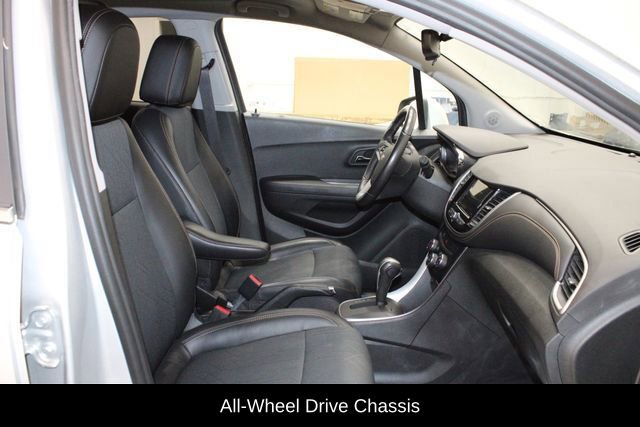 Used 2019 Chevrolet Trax LT w/ LT Convenience Package image 17