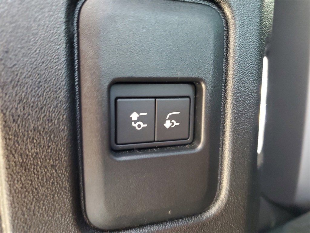 Used 2021 Land Rover Defender 110 X-Dynamic HSE image 18