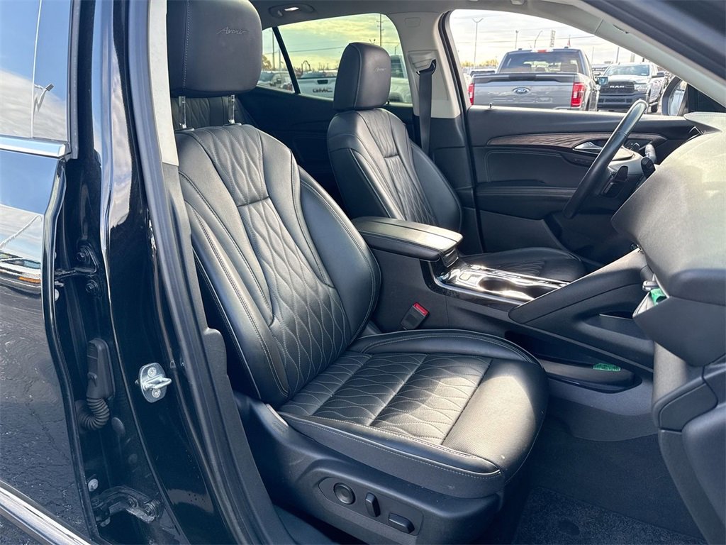 Used 2022 Buick Envision Avenir w/ Technology Package II image 25
