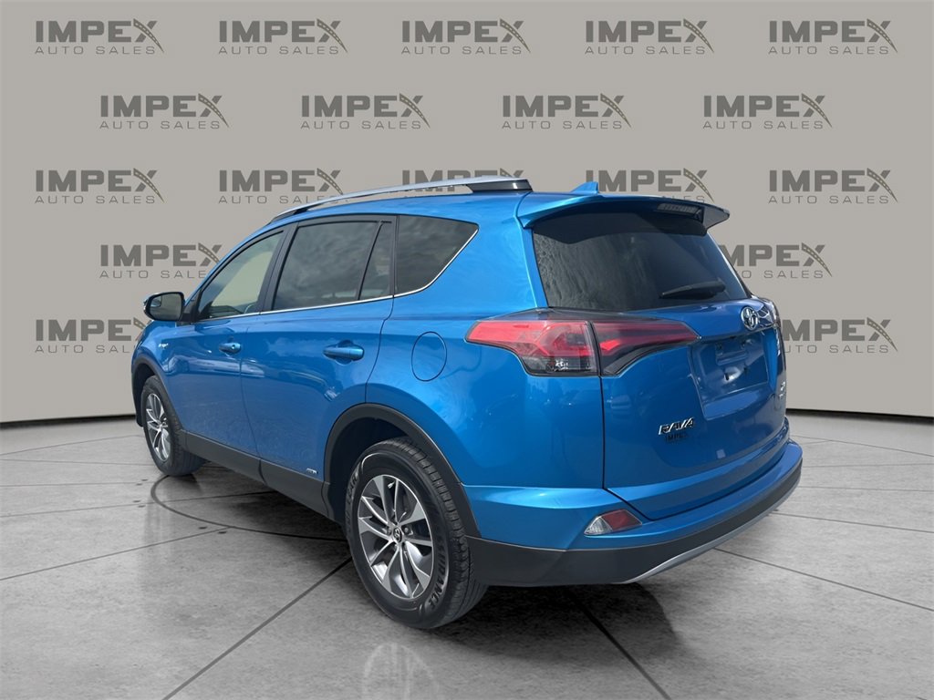 Used 2018 Toyota RAV4 XLE image 3