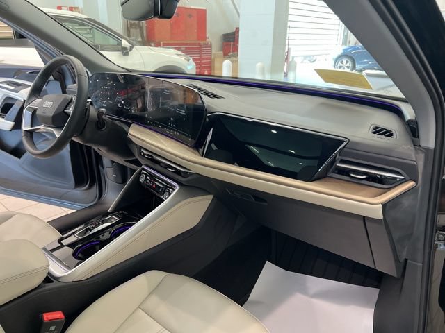 Used 2025 Audi Q5 Premium w/ Convenience Package AWD/4WD image 24