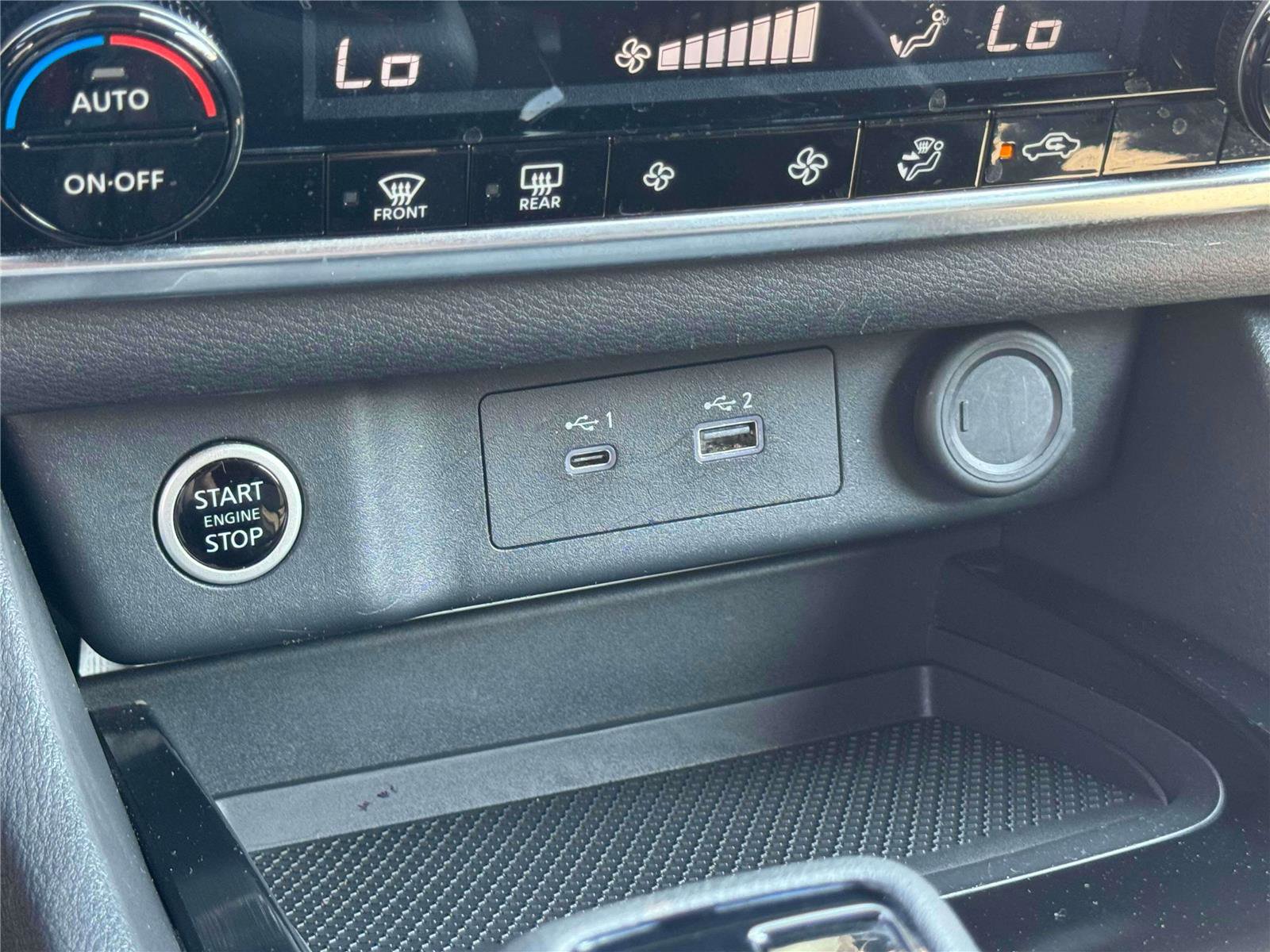 Used 2023 Nissan Rogue SV image 30