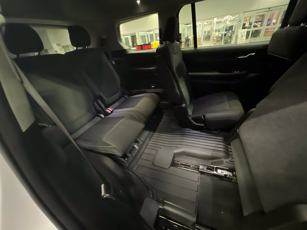 Used 2023 Jeep Grand Cherokee L Laredo RWD image 25