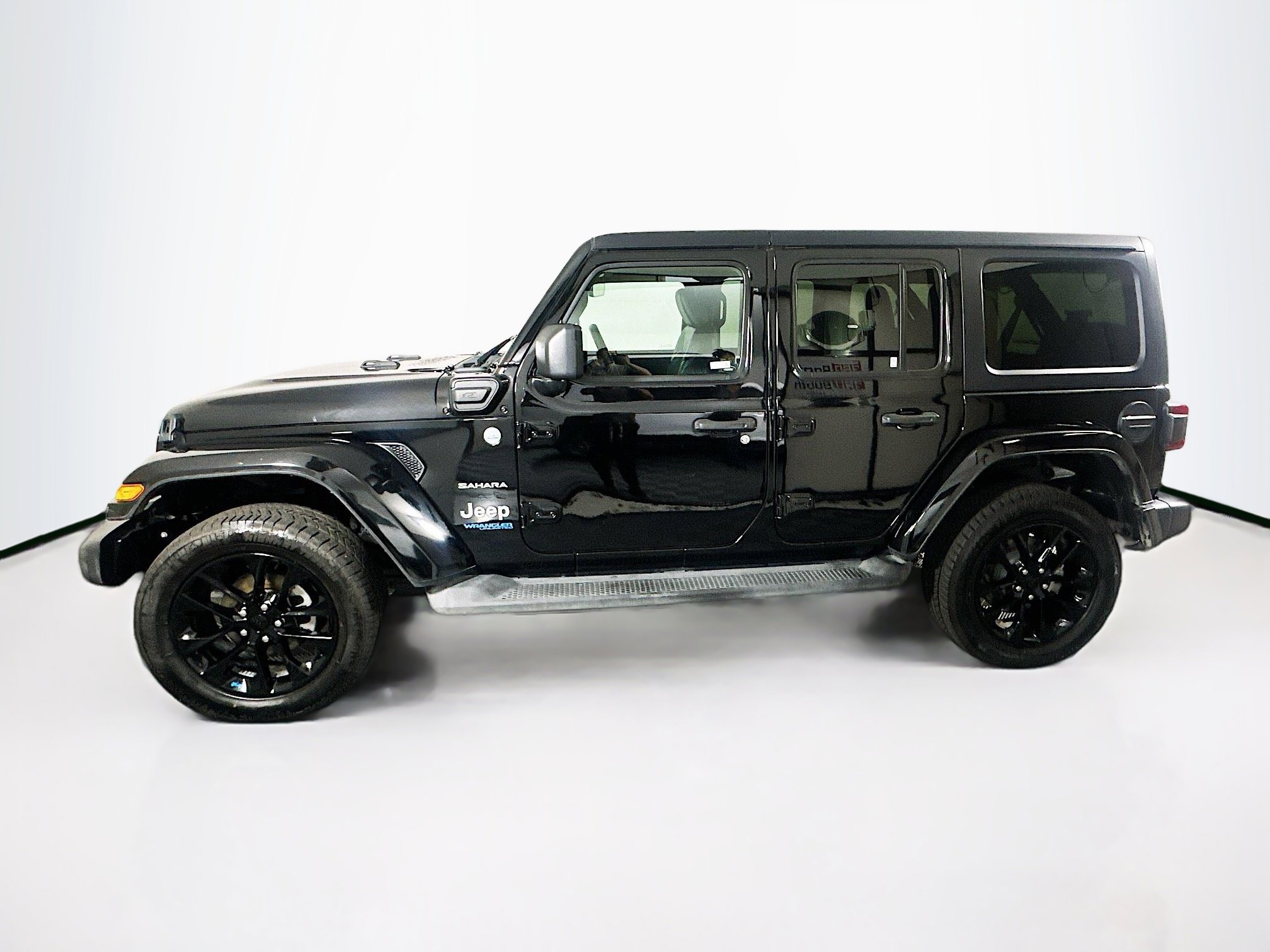Used 2022 Jeep Wrangler Sahara image 4