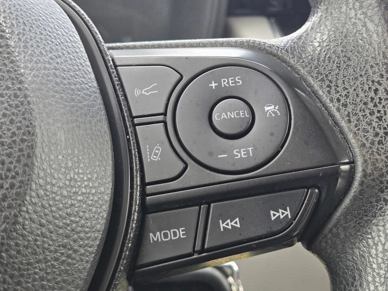 Used 2020 Toyota Corolla LE w/ Carpet Mat Package (TMS) FWD image 27