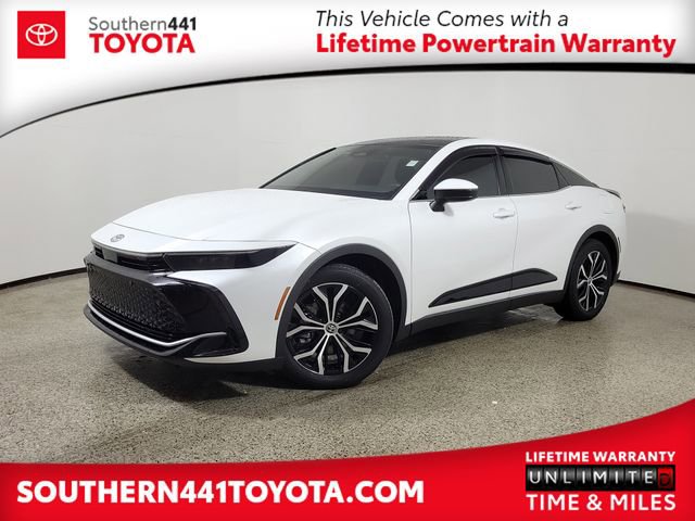 Used 2023 Toyota Crown Limited image 1