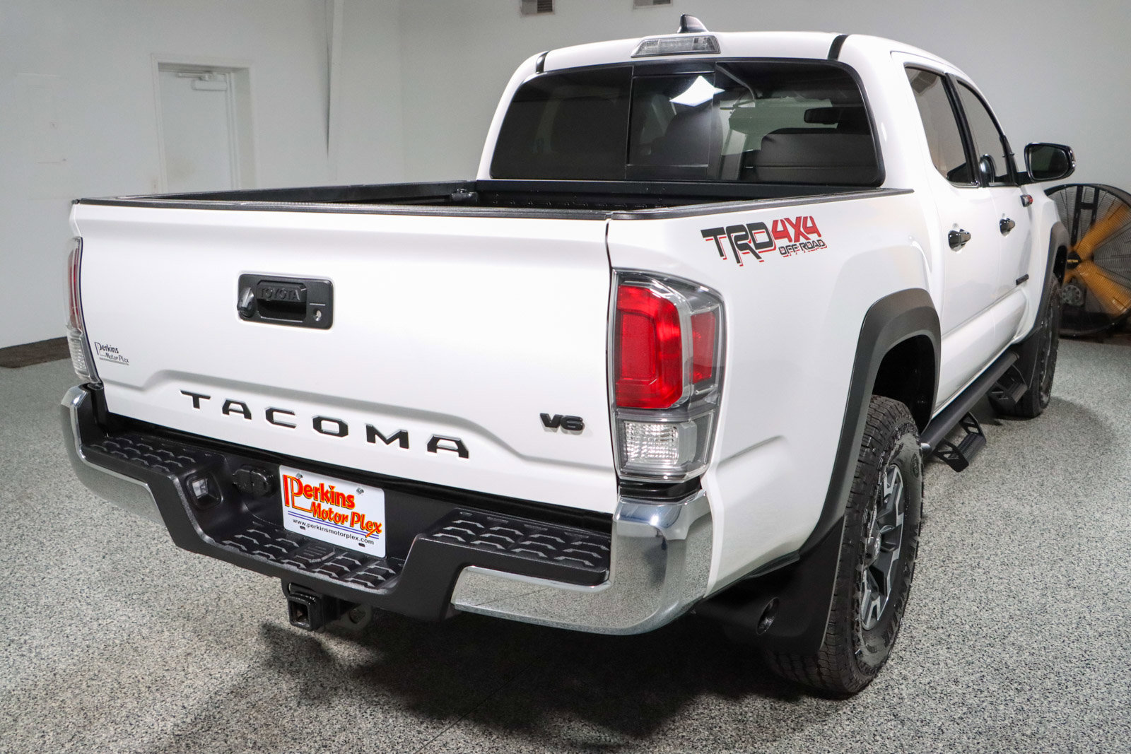 Used 2023 Toyota Tacoma TRD Off-Road AWD/4WD image 7