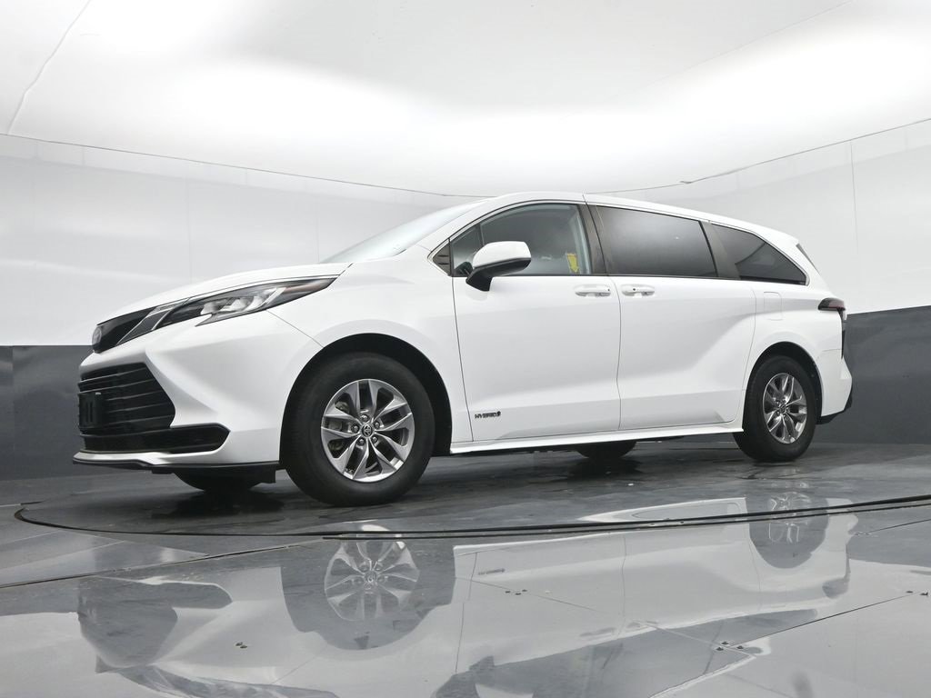 Used 2021 Toyota Sienna LE image 61