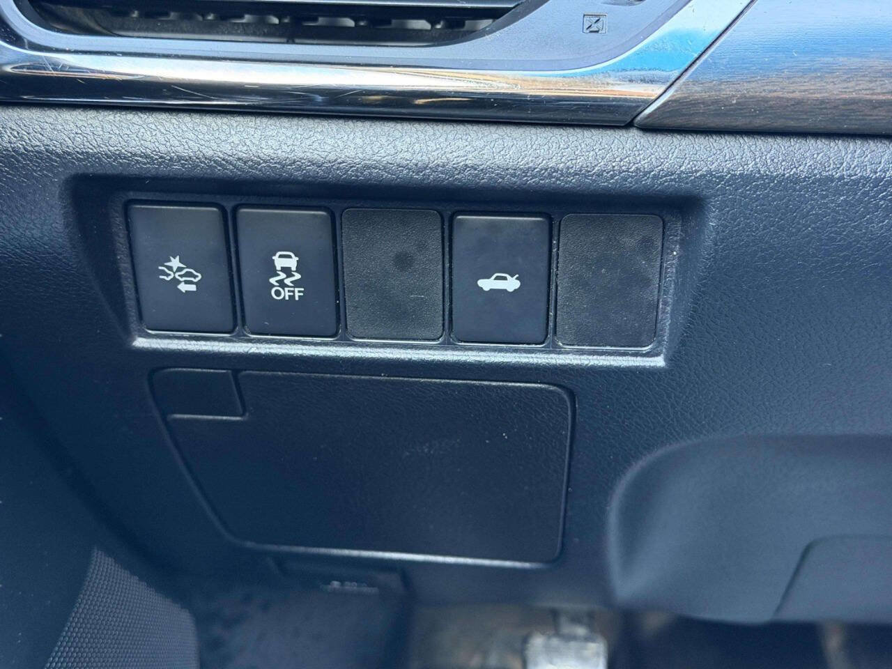 Used 2018 Toyota Avalon XLE image 17