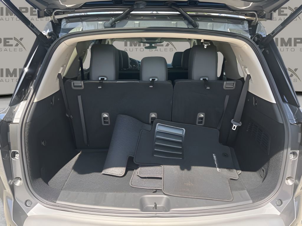 Used 2025 Nissan Pathfinder SL AWD/4WD image 30