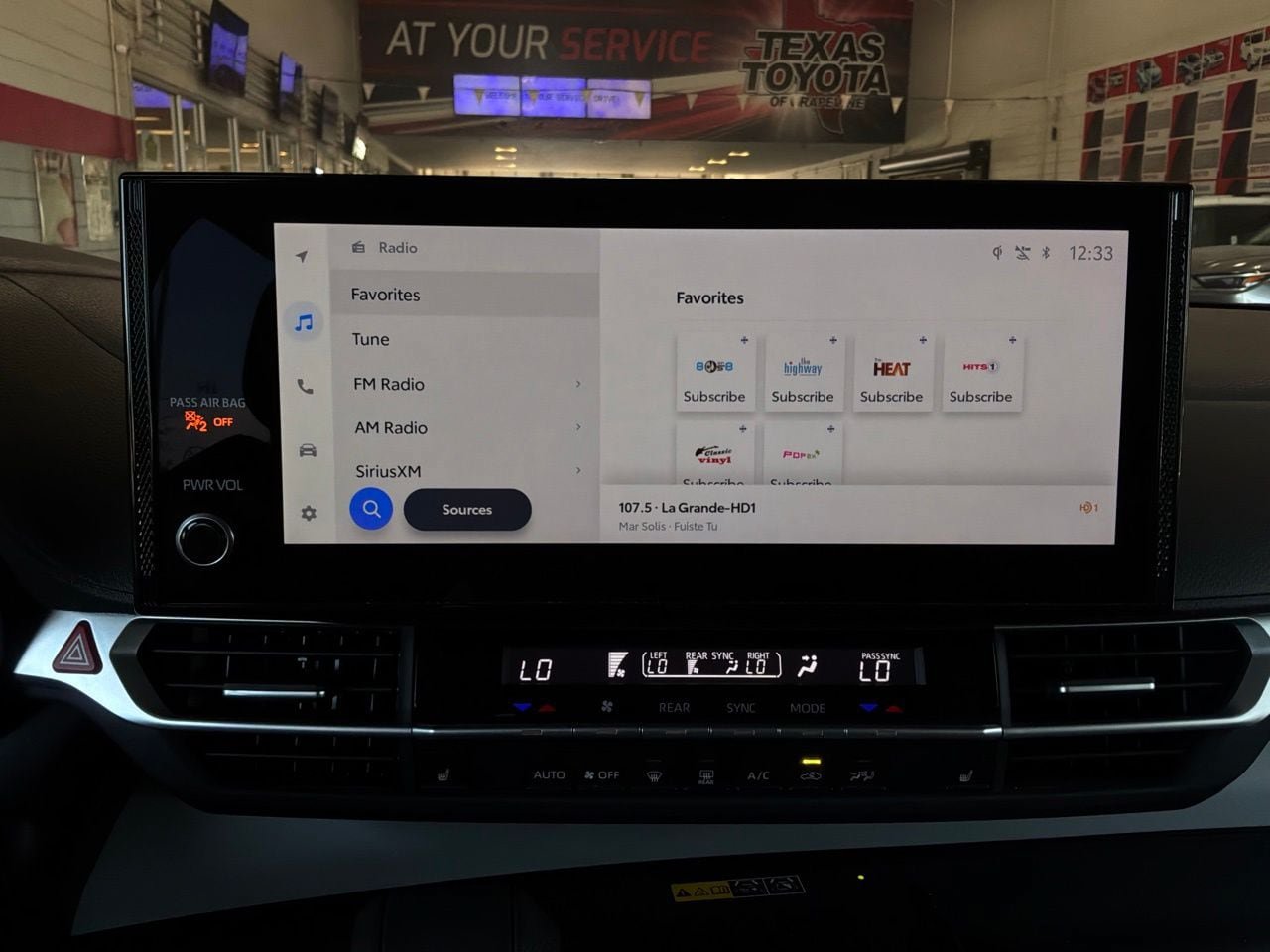 Used 2026 Toyota Sienna XLE FWD image 33