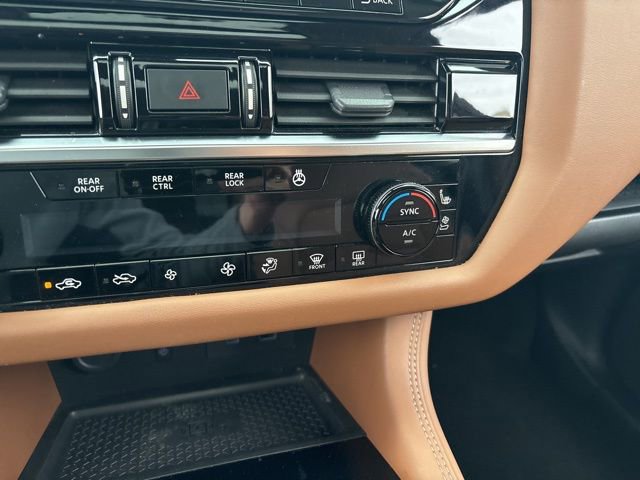 Used 2023 Nissan Pathfinder Platinum w/ Cargo Package image 32