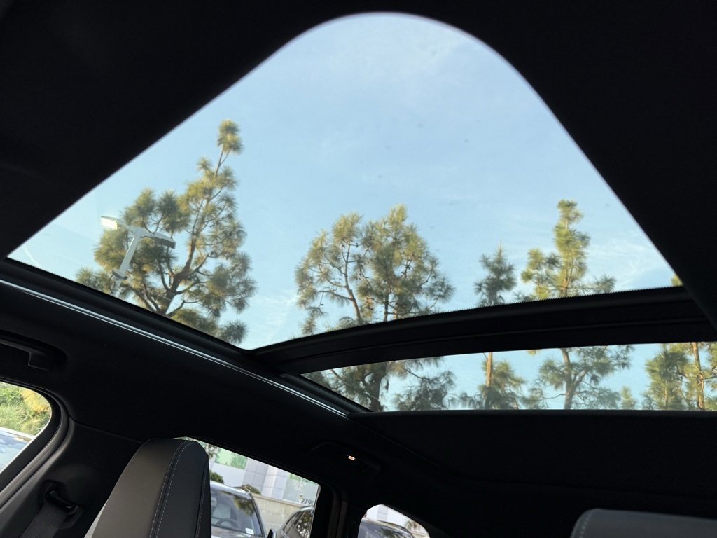 Certified 2025 BMW X1 M35i w/ Premium Package image 23