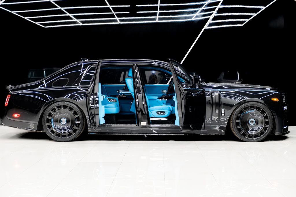 Used 2025 Rolls-Royce Phantom Sedan image 9
