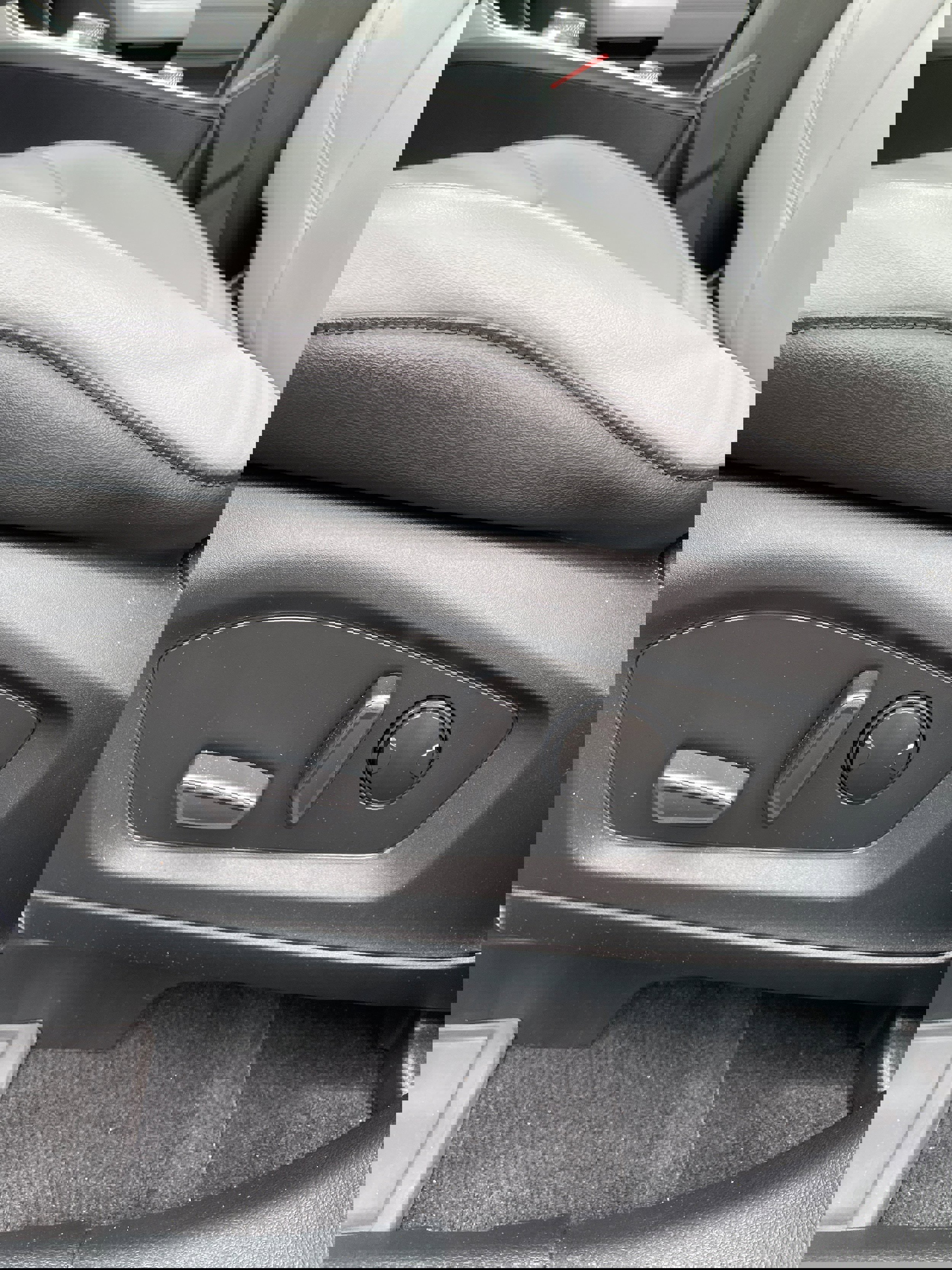 Used 2021 Ford Explorer XLT w/ Equipment Group 202A image 11