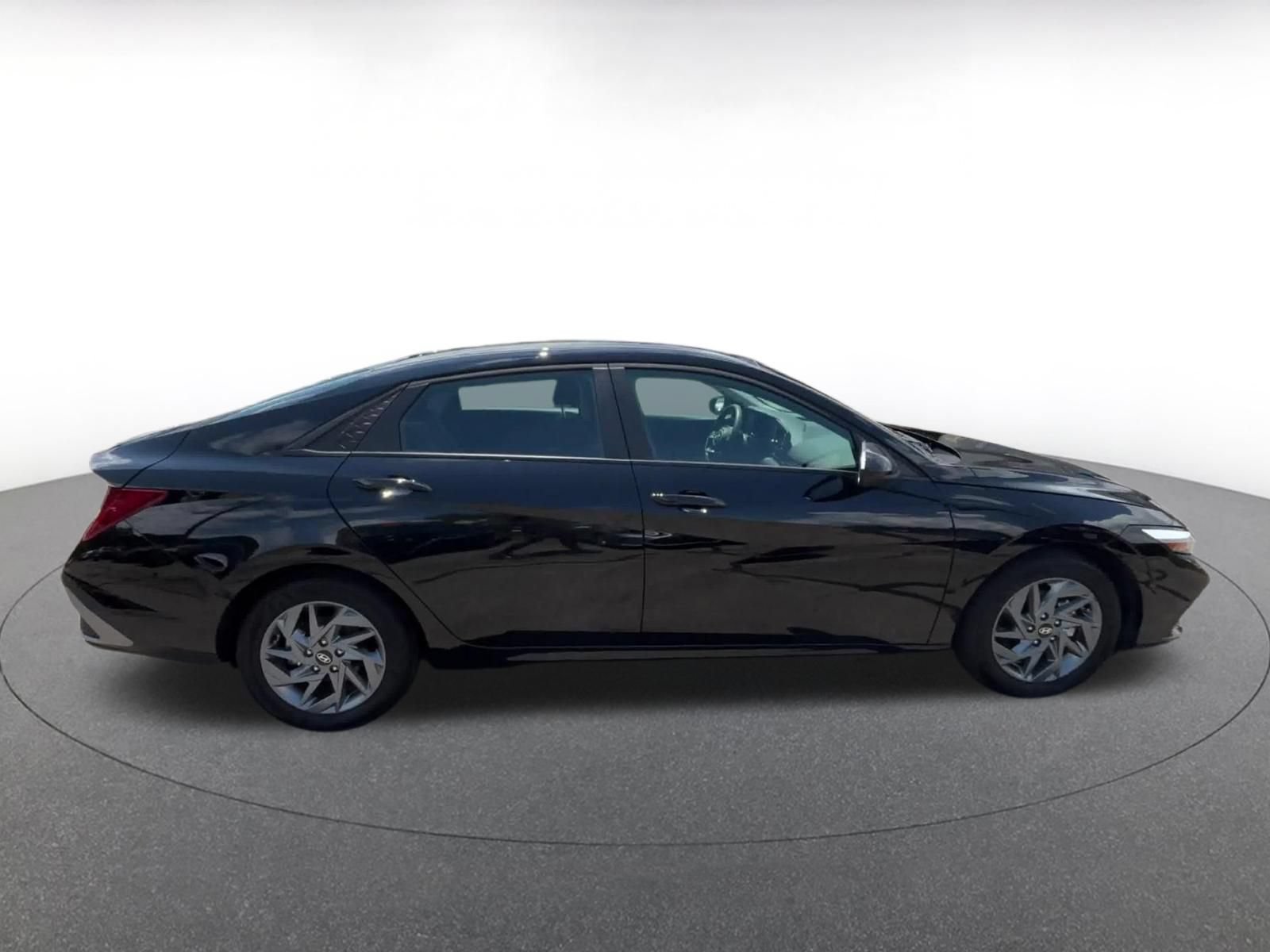 Used 2026 Hyundai Elantra Hybrid FWD image 15