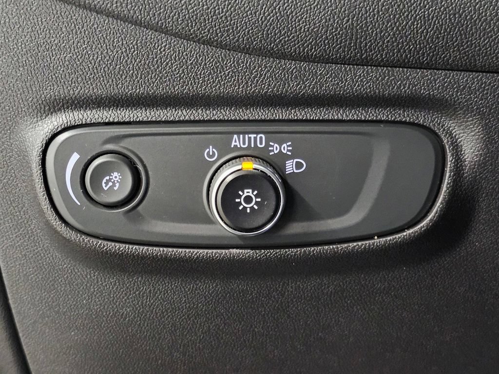 Certified 2024 Chevrolet Equinox LT FWD image 32