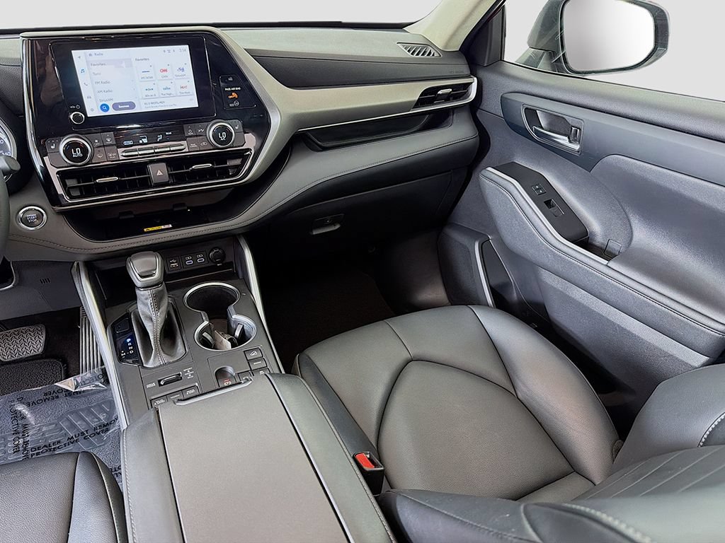 Used 2023 Toyota Highlander XLE AWD/4WD image 31