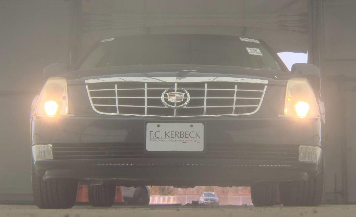 Used 2009 Cadillac DTS FWD image 2