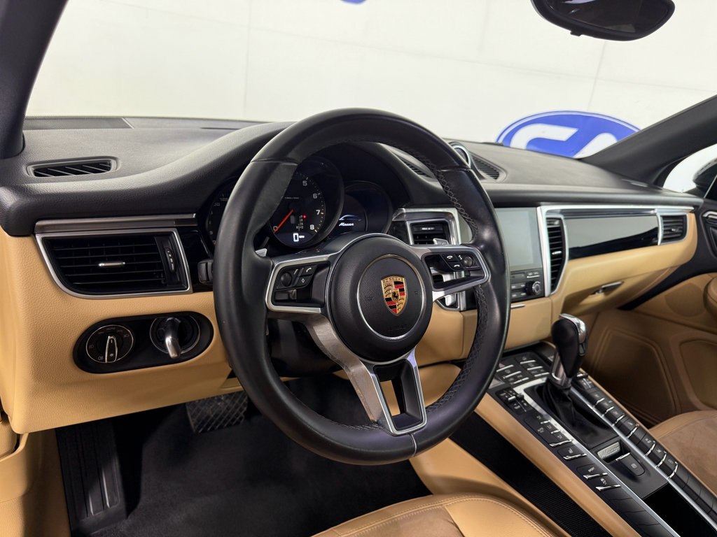 Used 2018 Porsche Macan Base (PDK) image 17