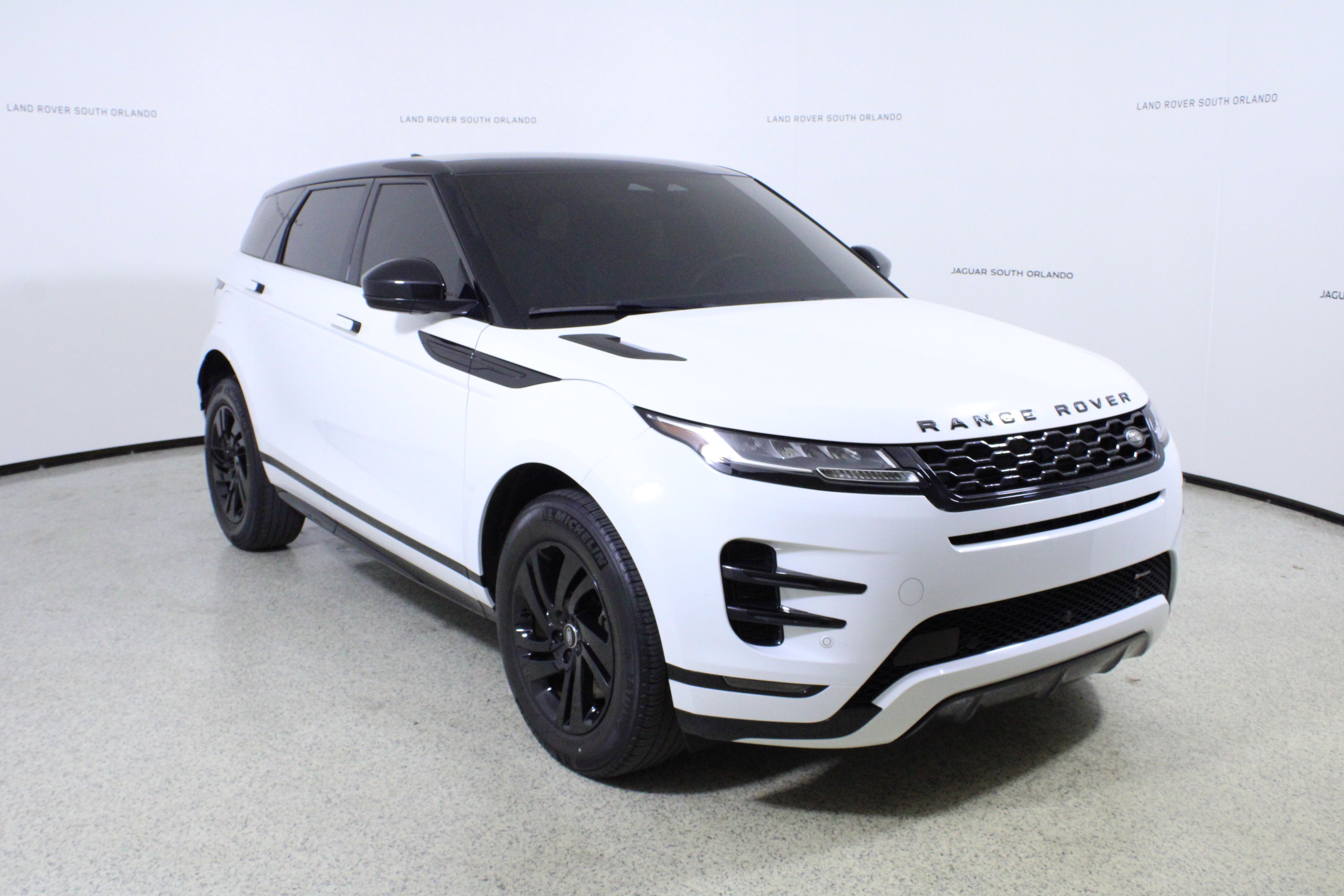 Used 2023 Land Rover Range Rover Evoque R-Dynamic S image 3