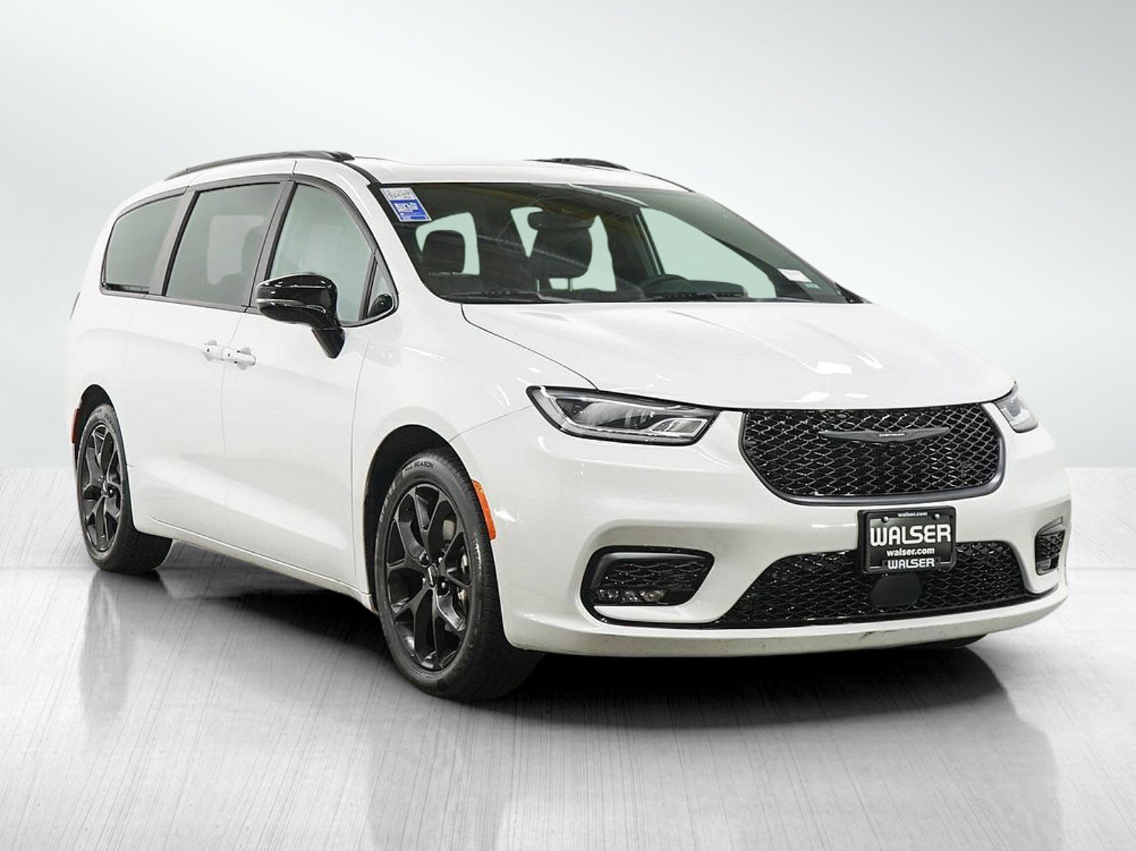 Used 2025 Chrysler Pacifica Limited FWD image 7