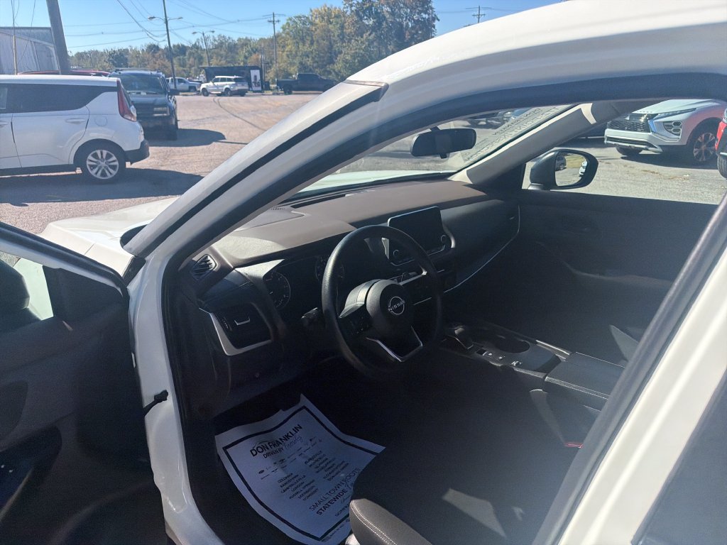 Used 2023 Nissan Rogue S FWD image 15