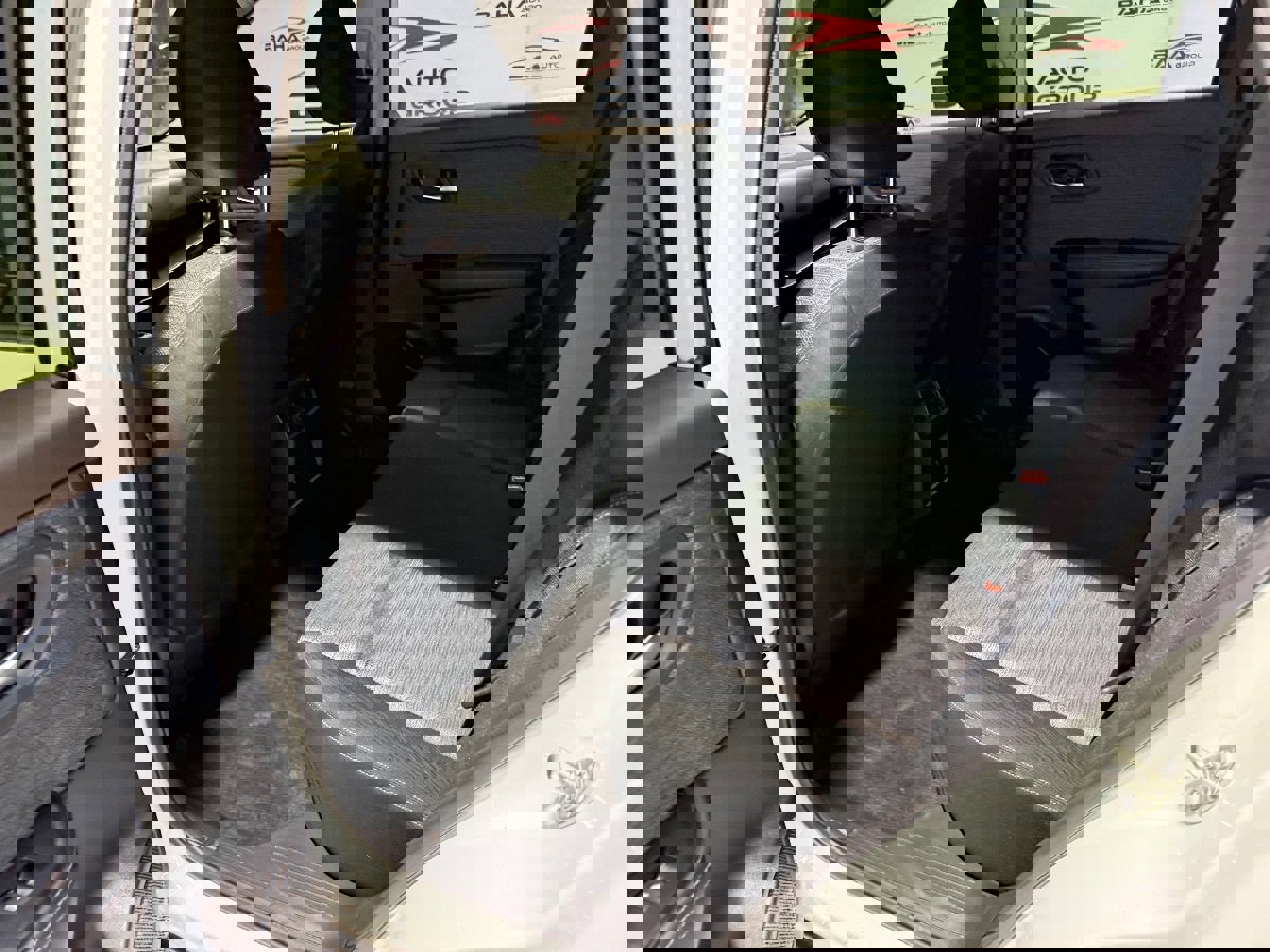 Used 2023 Nissan Rogue SV image 37