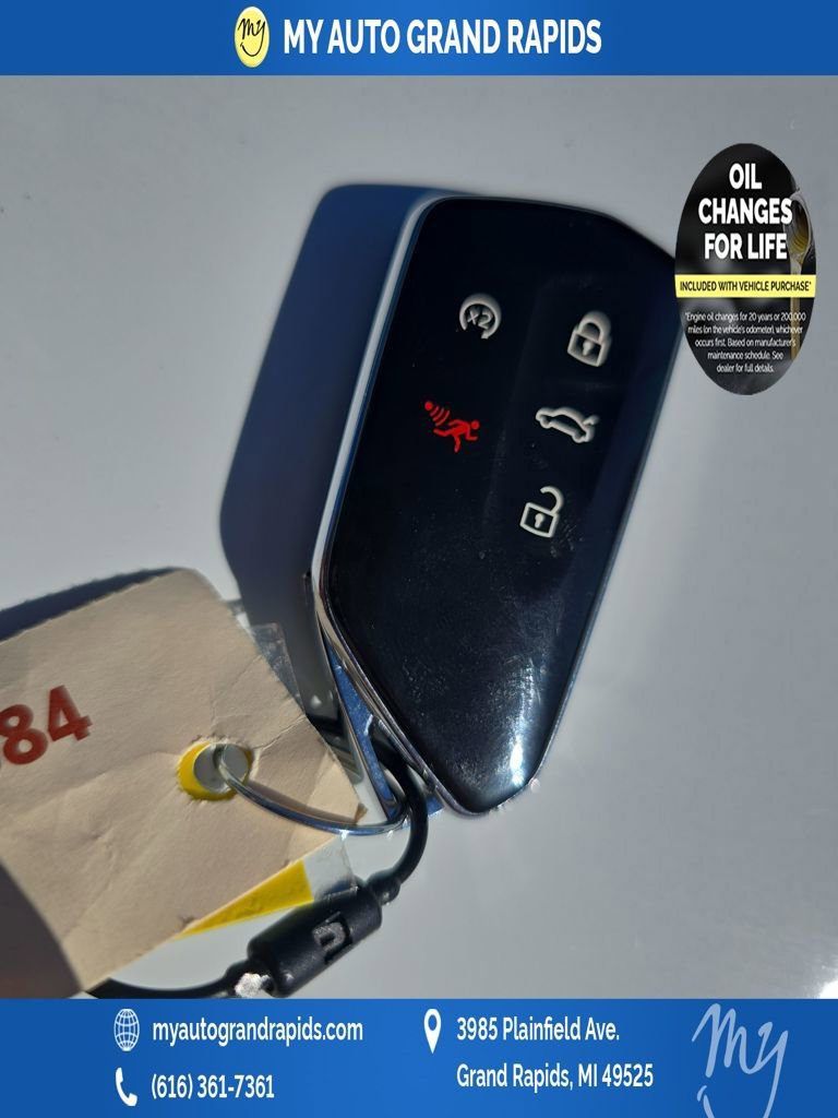 Used 2025 Volkswagen Atlas SE image 34