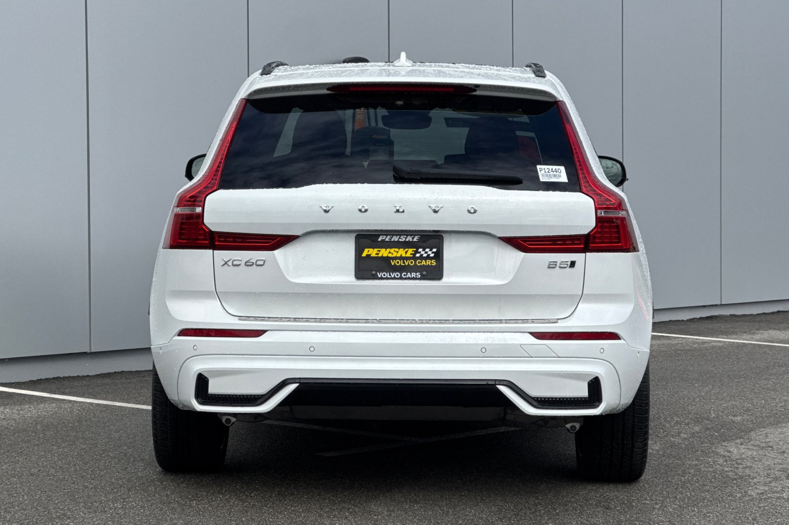 Used 2024 Volvo XC60 B5 Ultimate w/ Climate Package AWD/4WD image 4