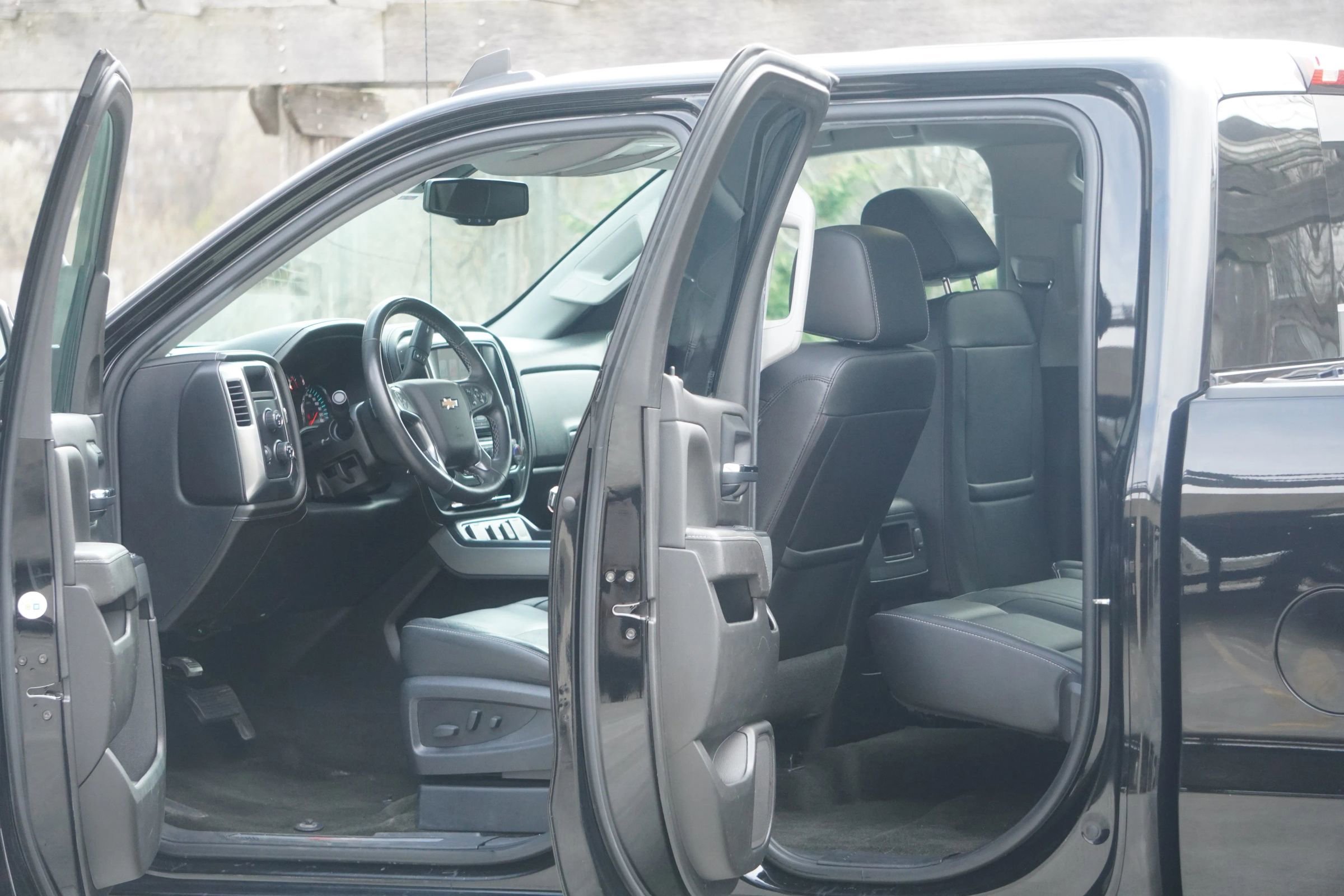 Used 2017 Chevrolet Silverado 1500 LTZ Z71 AWD/4WD image 21