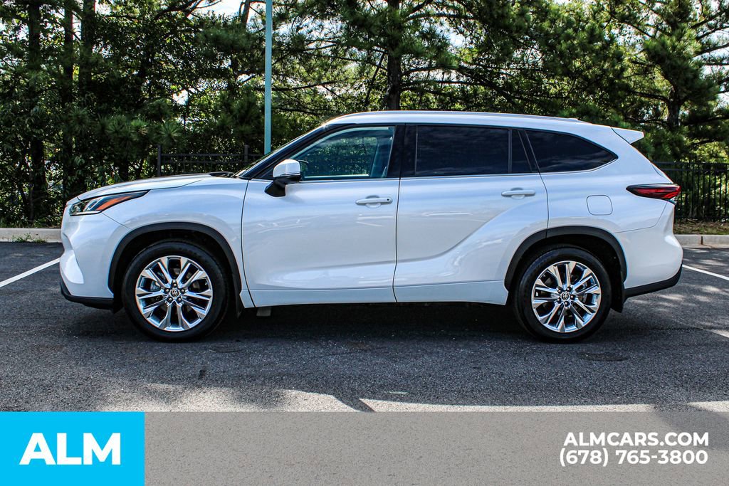 Used 2024 Toyota Highlander Limited image 7
