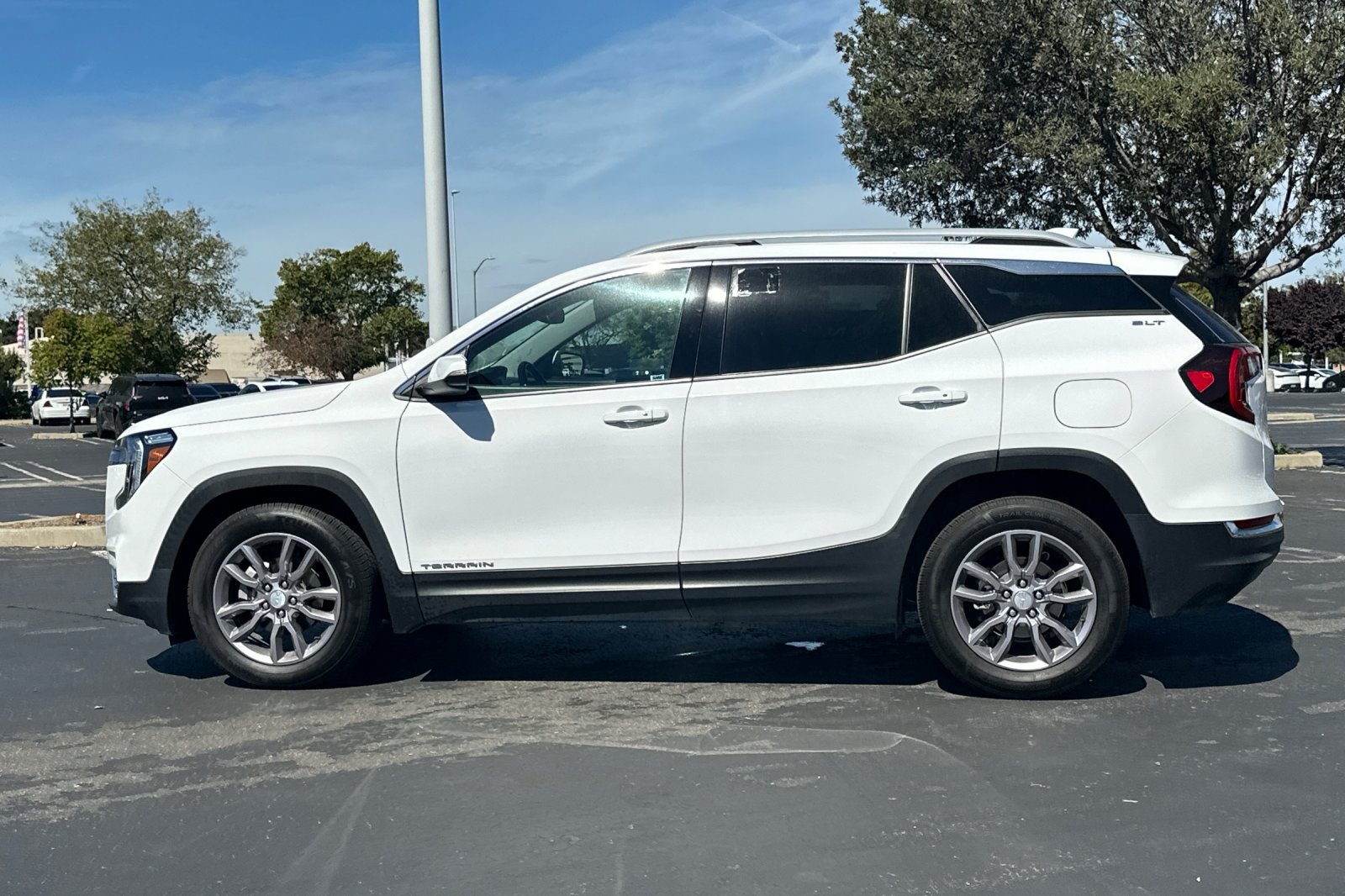 Used 2024 GMC Terrain SLT FWD image 7