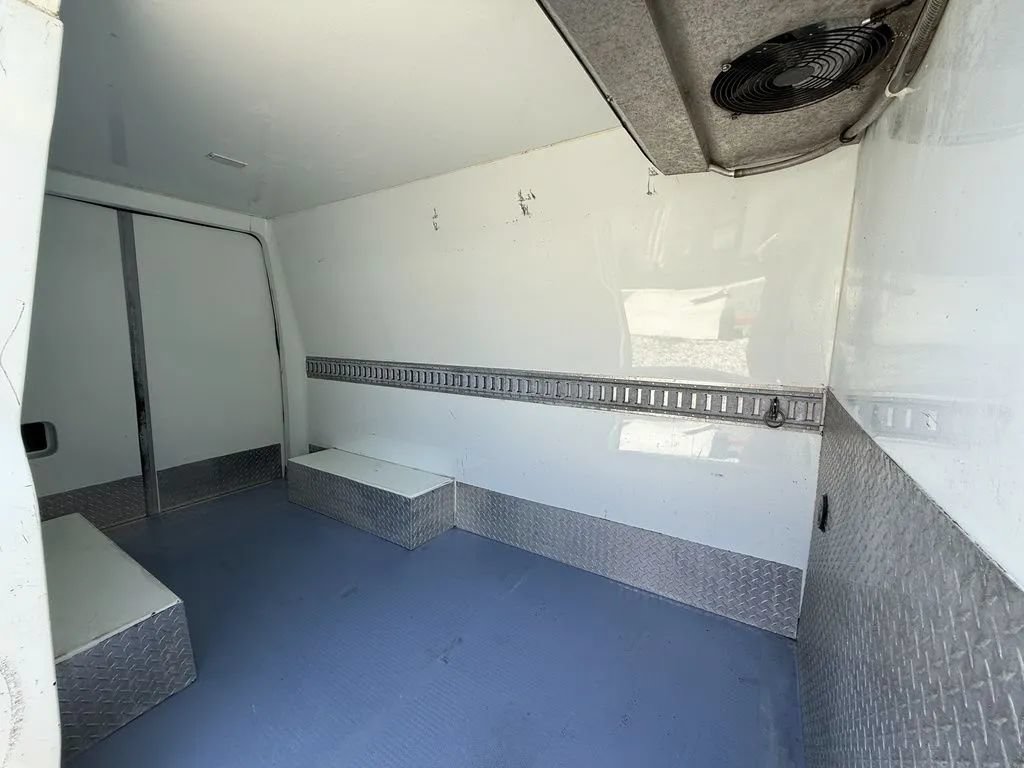 Used 2019 Freightliner Sprinter 144 RWD image 9
