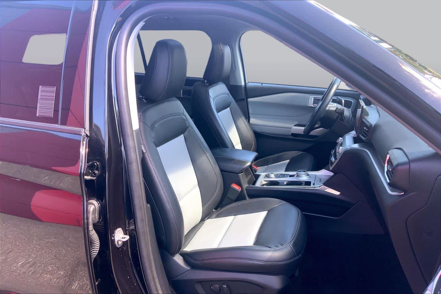 Used 2022 Ford Explorer XLT w/ Equipment Group 202A AWD/4WD image 8