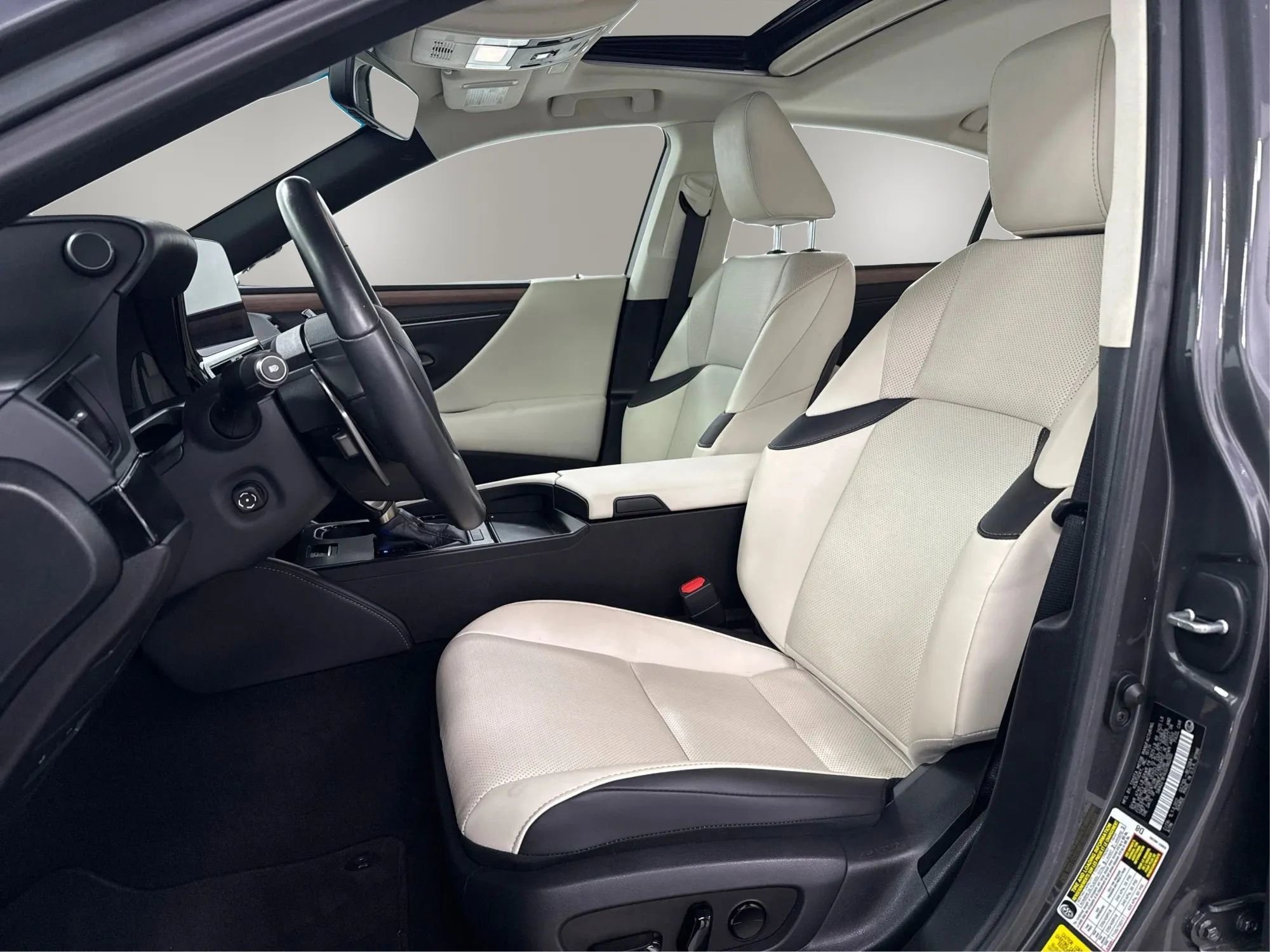 Used 2025 Lexus ES 350 w/ Premium Package FWD image 9