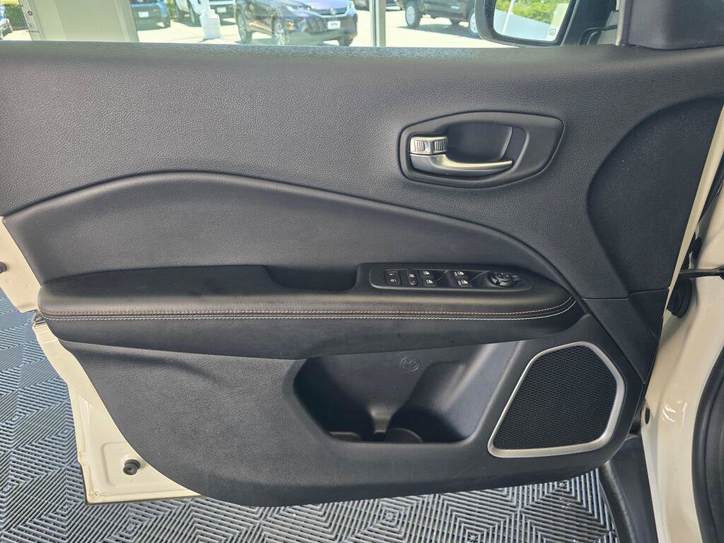 Used 2020 Jeep Compass Latitude AWD/4WD image 33