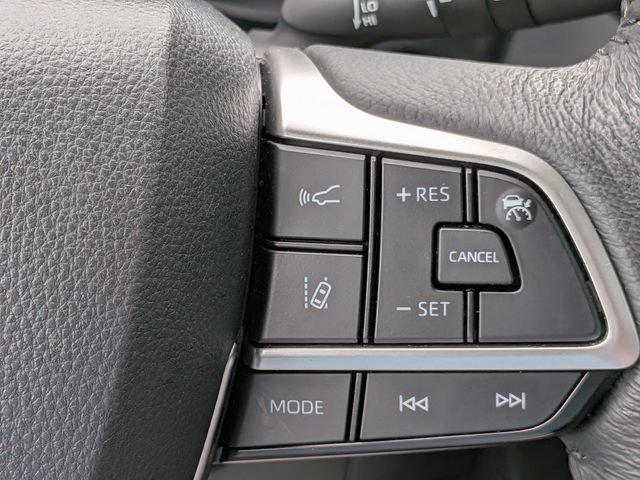 Used 2025 Toyota Sienna XLE FWD image 28