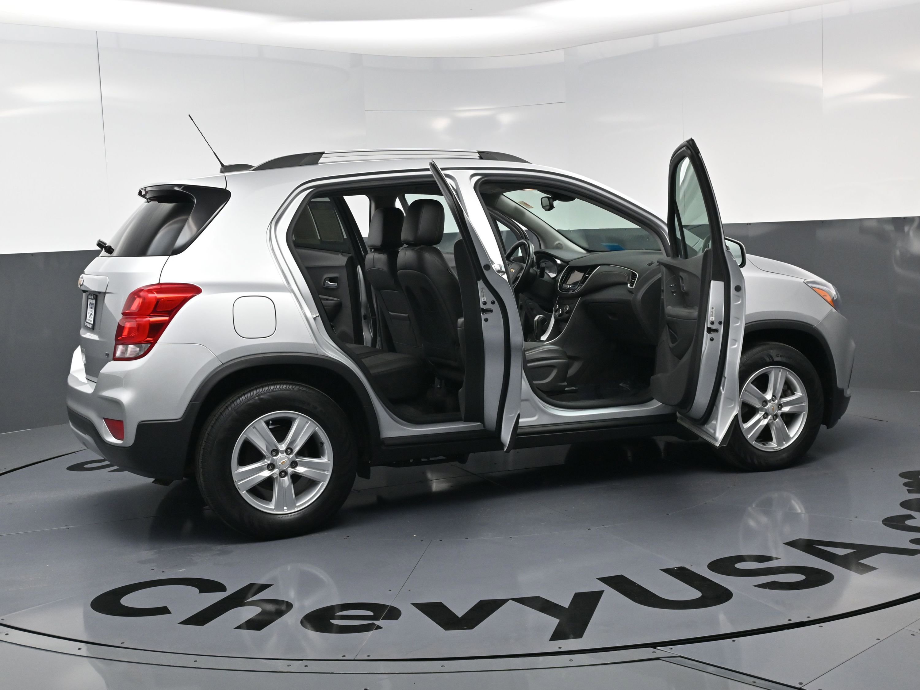 Used 2019 Chevrolet Trax LT w/ LT Convenience Package image 23