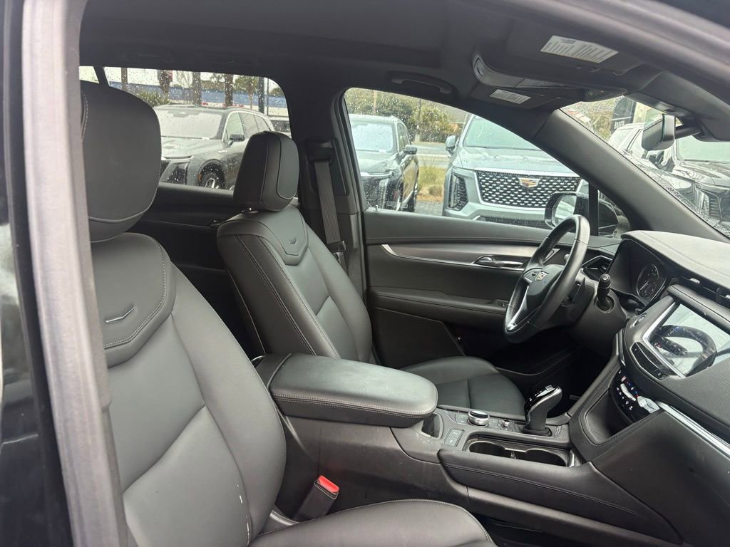 Used 2024 Cadillac XT6 Luxury image 16