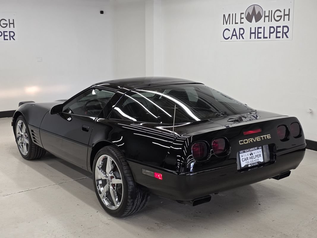 Used 1994 Chevrolet Corvette Coupe RWD image 11