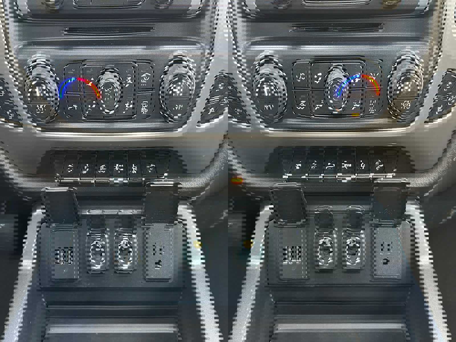 Used 2015 GMC Sierra 1500 Denali w/ Driver Alert Package image 28