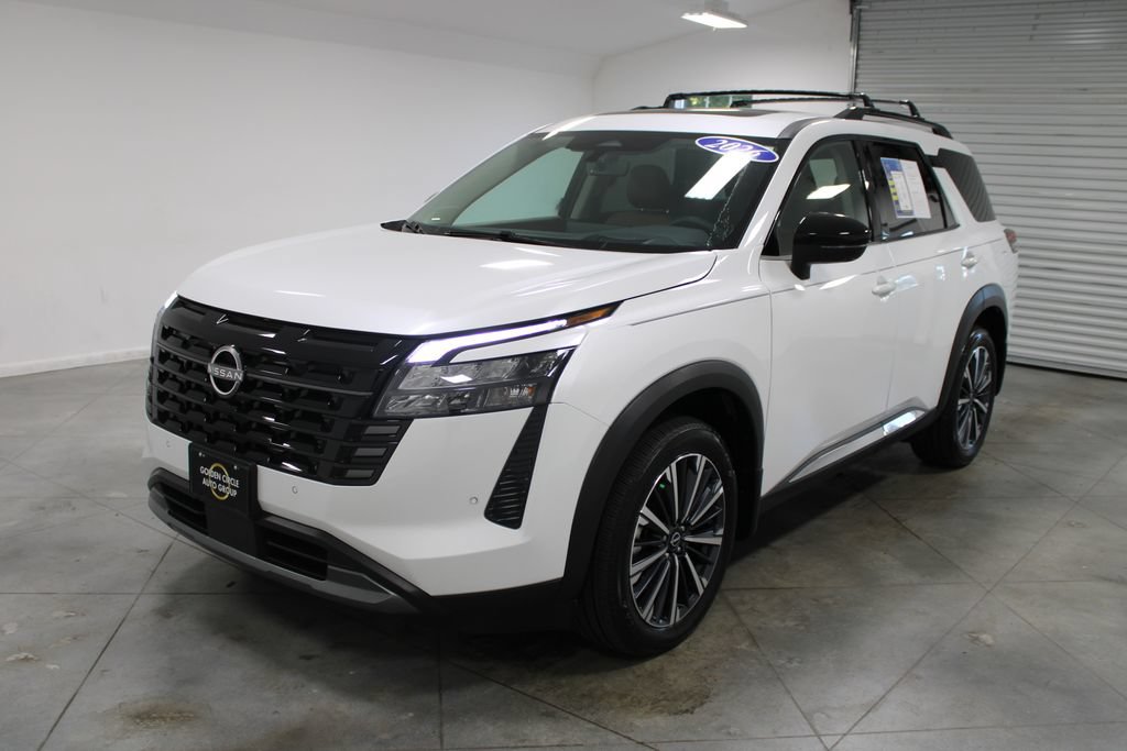 Used 2026 Nissan Pathfinder Platinum AWD/4WD image 4